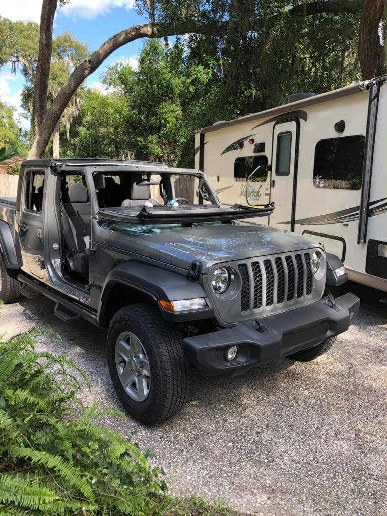 Jeep Gladiator towing RV