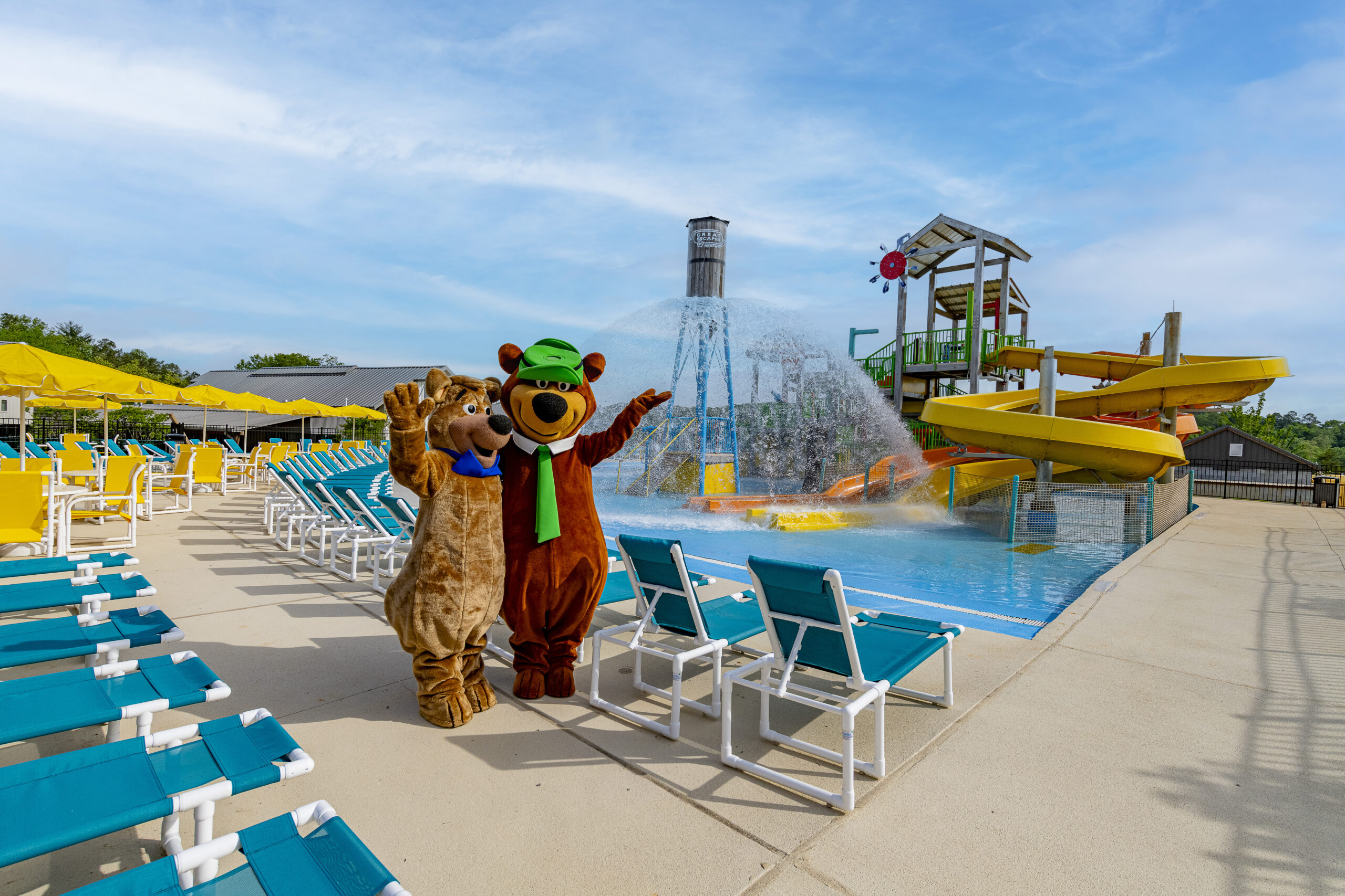 booboo and yogi at the splash pad_JDM9928 (1)